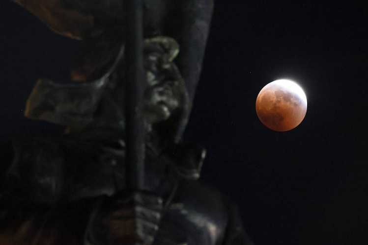 Luna de Cazador y eclipse lunar