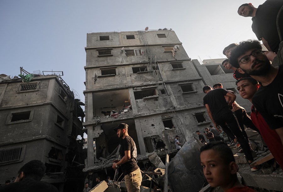 Daños provocados por los bombardeos de Israel en Gaza, este jueves. EFE/EPA/Haitham Imad