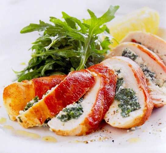 Pollo con espinacas y queso feta