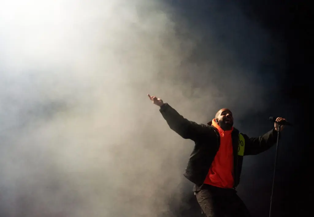 El cantante canadiense Drake durante un concierto, en una fotografía de archivo. EFE/Adam Warzawa
