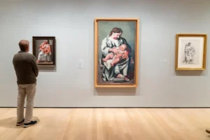Visitantes observan obras expuestas en la muestra 'Picasso in Fontainebleau' del artista Pablo Picasso, en el Museo de Arte Moderno de Nueva York (MoMA), en Nueva York (EE.UU.). EFE/Ángel Colmenares