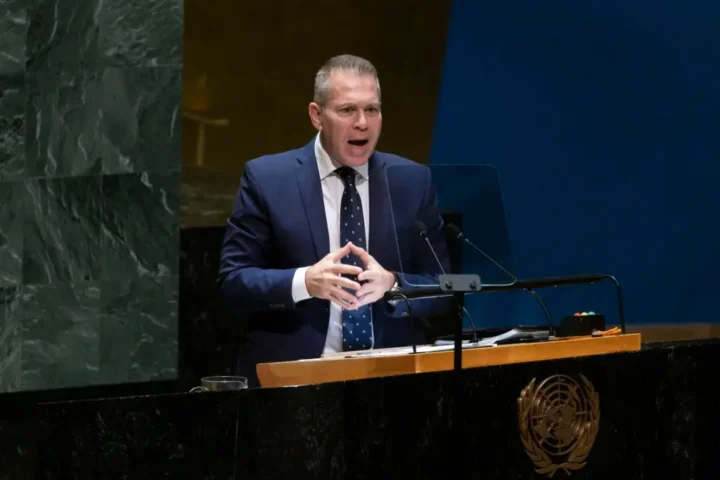 El embajador de Israel ante las Naciones Unidas, Gilad Erdan, en una sesión de emergencia de la Asamblea General de la ONU, este 26 de octubre de 2023. (Nueva York) EFE/ EPA/Justin Lane