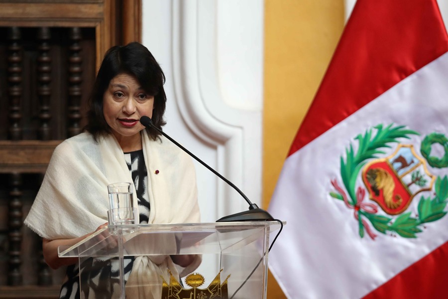 Registro de la saliente canciller de Perú, Ana Cecilia Gervasi, en Lima (Perú). EFE/Paolo Aguilar