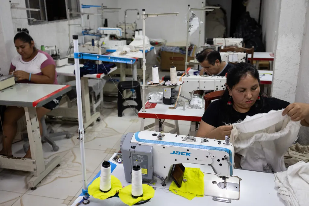 Fotografía del taller de trabajo de la costurera boliviana Dilma Chilaca, el 10 de noviembre de 2023, en Sao Paulo (Brasil). EFE/ Isaac Fontana