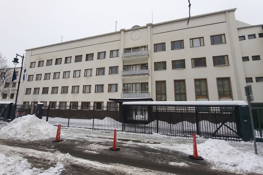 Vista del exterior de la embajada de Finlandia en Moscú. EFE/ Ignacio Ortega