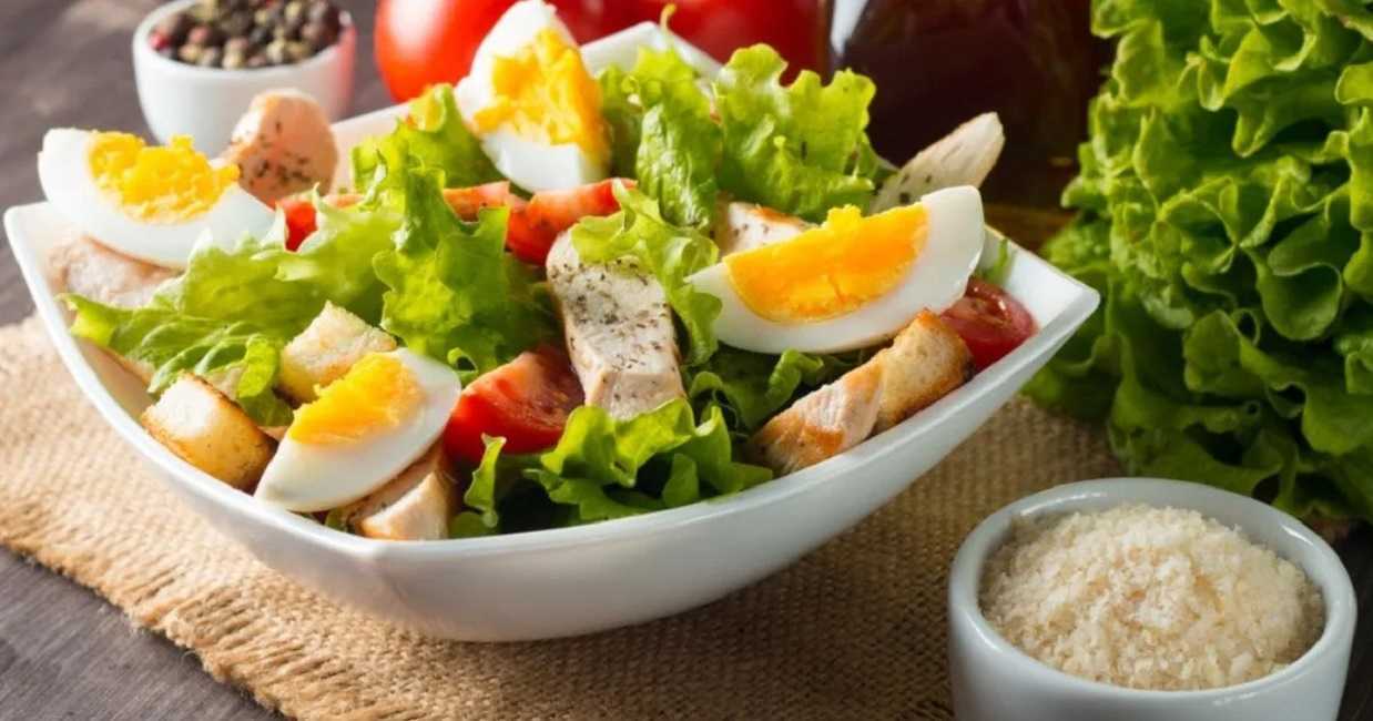 Ensalada de pollo y huevo: prepara y disfruta este rico plato