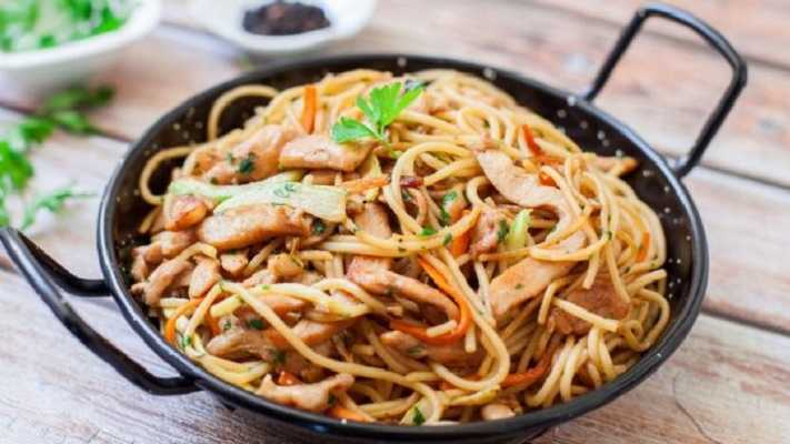 Tallarines de pollo