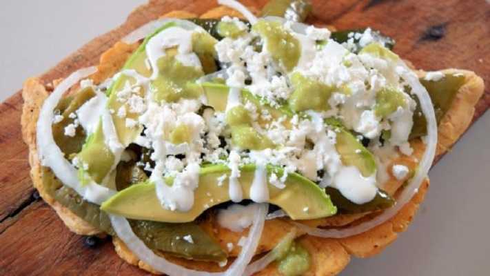 Huaraches de tinga de atún