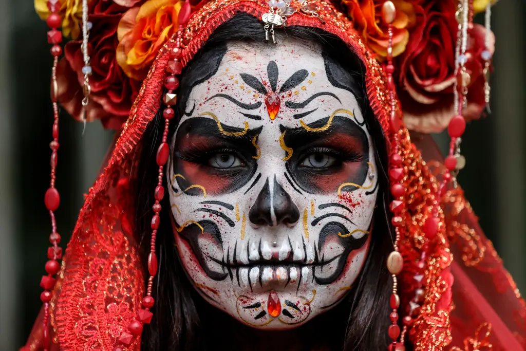 Una mujer participa hoy, en la marcha zombie durante el día de los muertos, en São Paulo (Brasil). EFE/Sebastião Moreira
