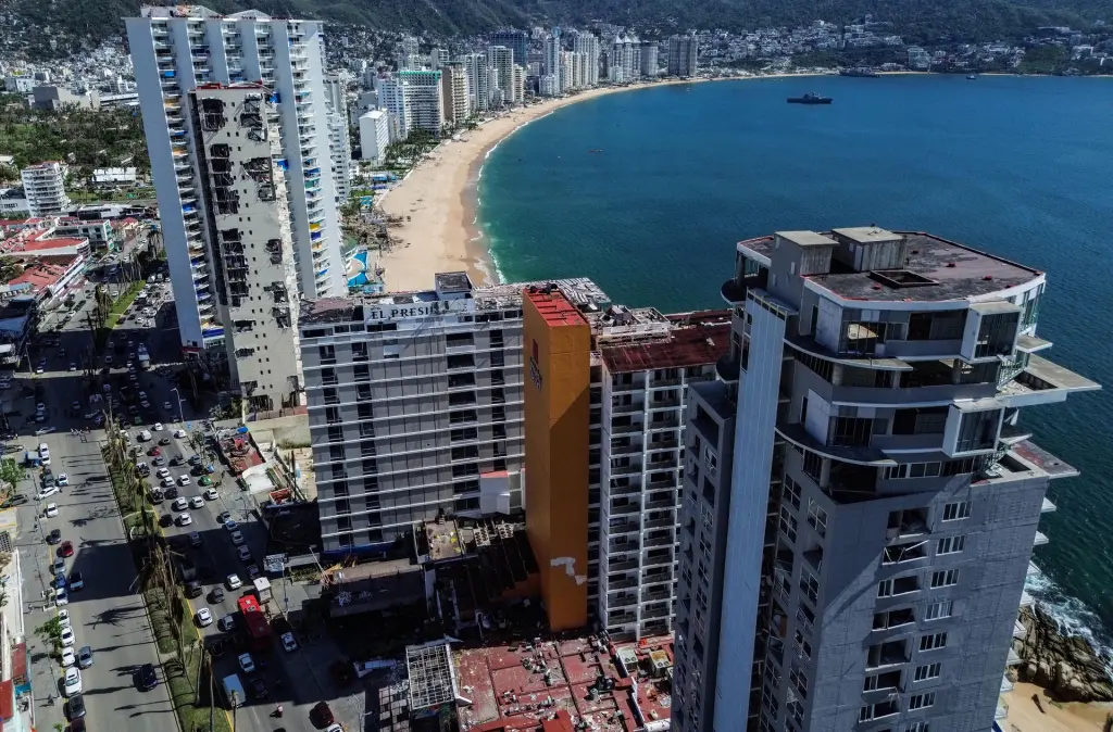 Fotografía aérea de una zona afectada por el paso del huracán Otis en Acapulco, estado de Guerrero (México). EFE/David Guzmán