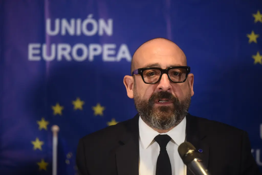 El eurodiputado Jordi Cañas, jefe de la Misión de Observación Electoral de la Unión Europea, habla hoy durante la presentación del informe final sobre el proceso electoral que dejó como binomio electo a Bernardo Arévalo y Karin Herrera, del partido Movimiento Semilla, en Ciudad de Guatemala (Guatemala). EFE/ Edwin Bercián