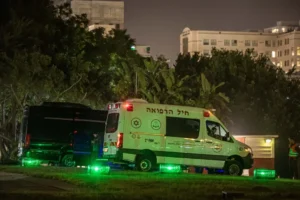 Los hospitales de Tel Aviv se preparan para la llegada de los rehenes liberados por Hamás. EFE/CHRISTOPHE PETIT TESSON