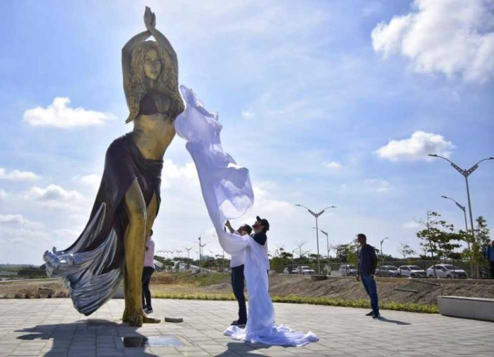 Develada estatua de Shakira en Barranquilla
