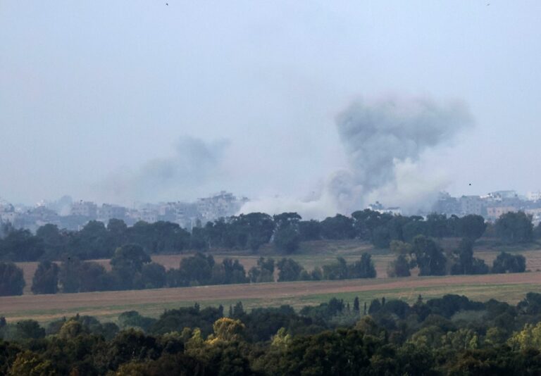 Al menos 70 muertos en el ataque israelí a un campo de refugiados de Al Maghazi, en Gaza. EFE/EPA/ATEF SAFADI