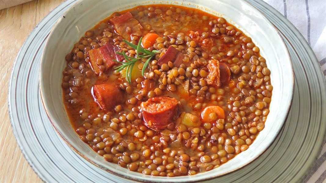 Sopa de lentejas con chorizo: así la puedes preparar