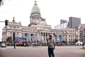 Fotografía de los preparativos para la investidura del presidente electo argentino Javier Milei. EFE/Juan Ignacio Roncoroni