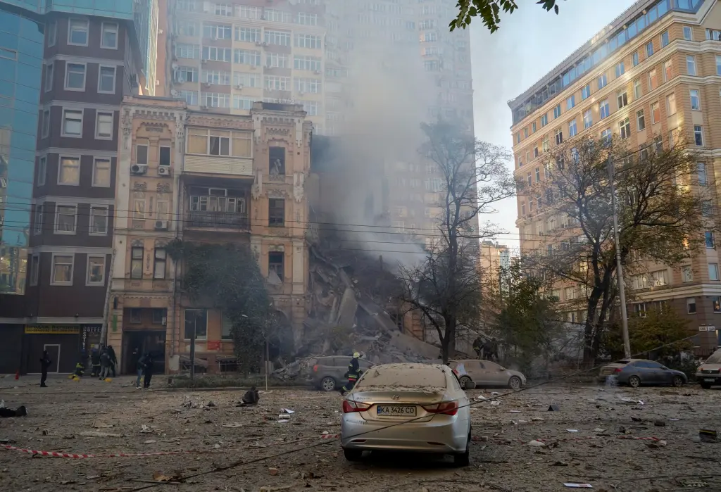 Daños producidos por el ataque de un drone en Kiev, en una imagen de archivo. EFE/VADYM SARAKHAN