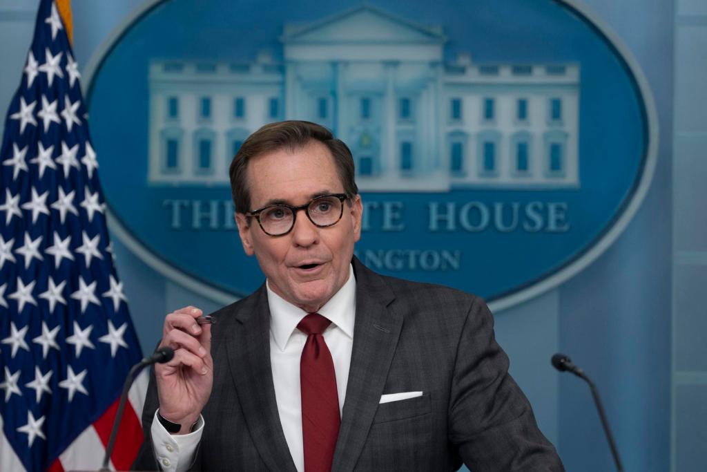 El portavoz del Consejo de Seguridad de la Casa Blanca, John Kirby, habla durante su rueda de prensa diaria, en Washington. EFE/EPA/Chris Kleponis/Pool