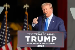 El expresidente de Estados Unidos Donald Trump (2017-2021). EFE/Adam Davis