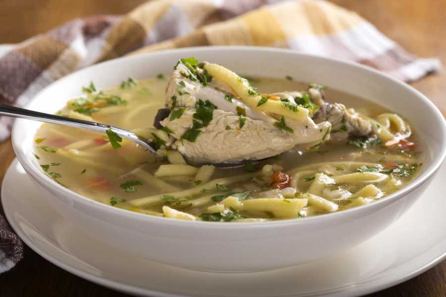 Sopa de pollo con vegetales: prepara esta sabrosa receta
