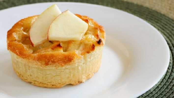 Tartaleta de manzana con queso y cebolla