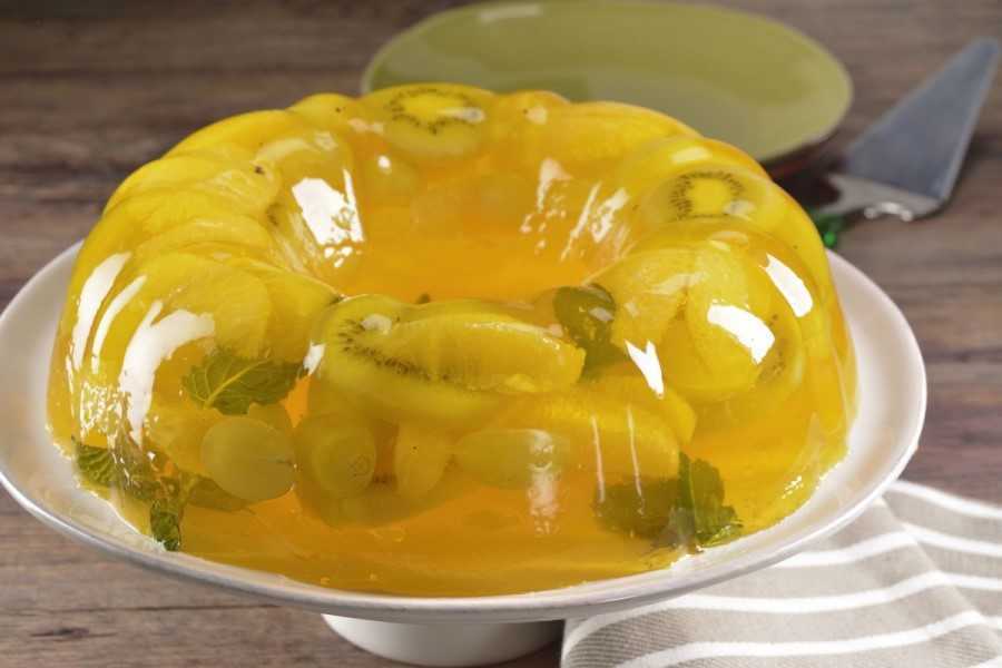 Gelatina light de piña con kiwi y menta: así se puede preparar