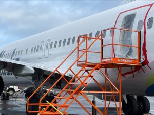 Fotografía proporcionada el 8 de enero de 2024 por la Junta Nacional de Seguridad en el Transporte tomada durante la investigación sobre la falla repentina de un avión Boeing 737-9 MAX operado por Alaska Airlines. EFE/EPA/NTSB
