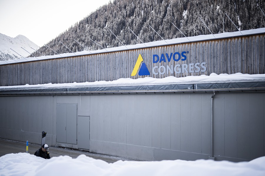 Una vista exterior del centro de congresos antes de la 54ª reunión anual del Foro Económico Mundial (FEM), en Davos, Suiza. EFE/EPA/Gian Ehrenzeller