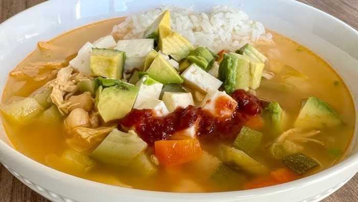 caldo tlalpeño