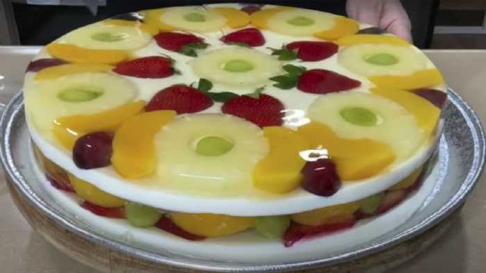 Gelatina de leche con frutas