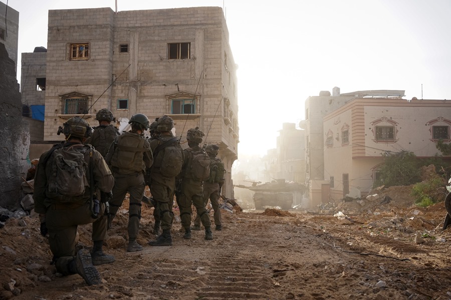 La ofensiva militar de Israel en la Franja de Gaza cumple 100 días con su avance terrestre enquistado en Jan Yunis, sur del enclave, y en Maghazi. EFE/ Israel Defense Forces