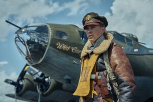 Steven Spielberg y Tom Hanks vuelven a aliarse para producir juntos 'Los amos del aire', que cuenta con un reparto repleto de estrellas encabezado por el nominado al Oscar Austin Butler. EFE/Apple TV+