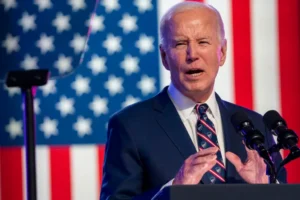 El presidente estadounidense, Joe Biden, pronuncia un discurso, este 5 de enero de 2024. EFE/EPA/Shawn Thew