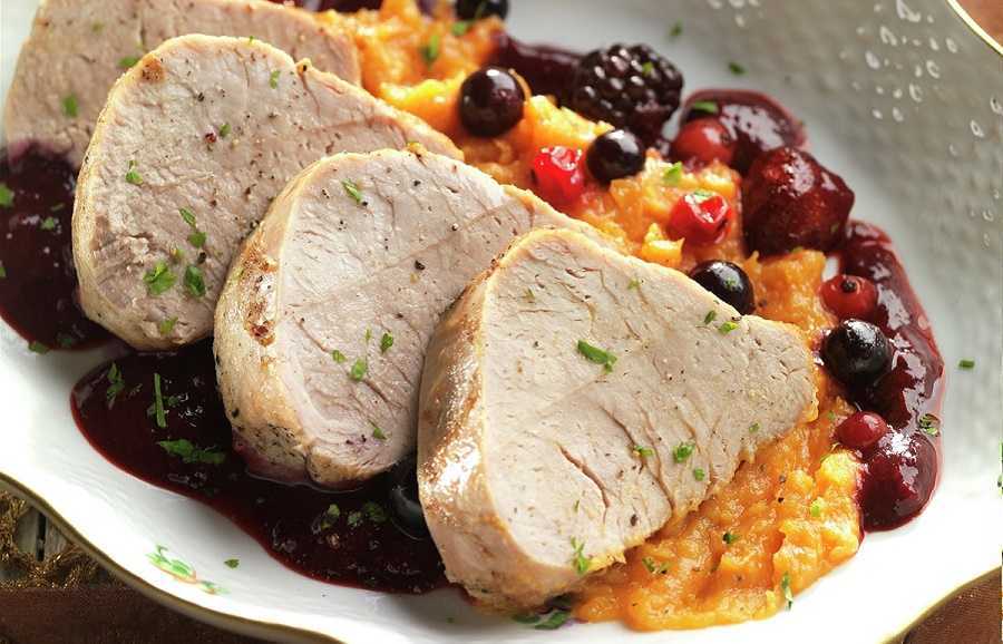 Filete de pavo al vino tinto con puré: delicioso plato para almorzar