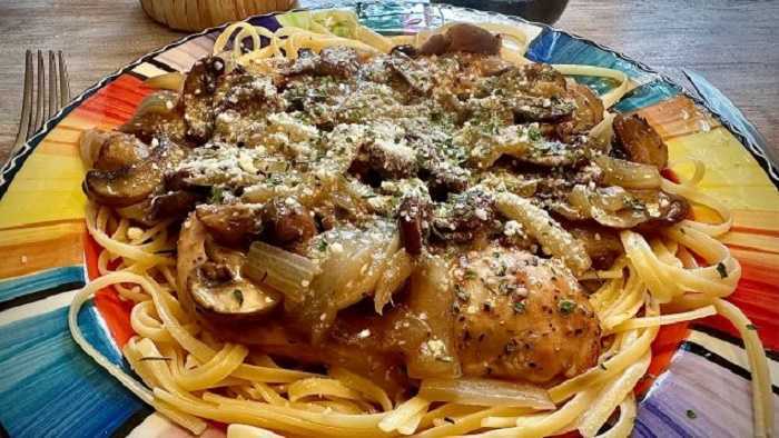 Filete de pavo al vino tinto con puré