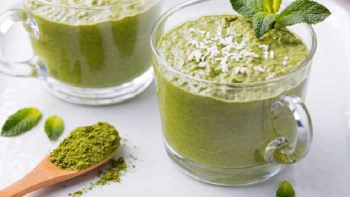Mousse de matcha con gelatina de té