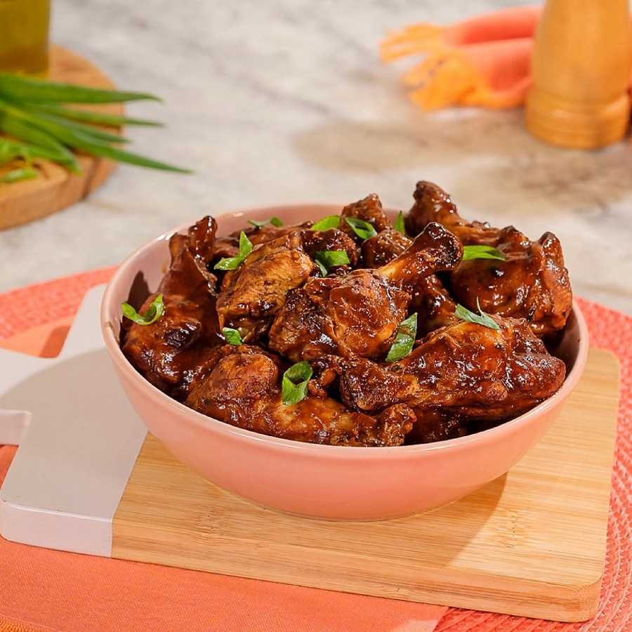 Muslitos de pollo con salsa de albahaca y piñones: así se prepara