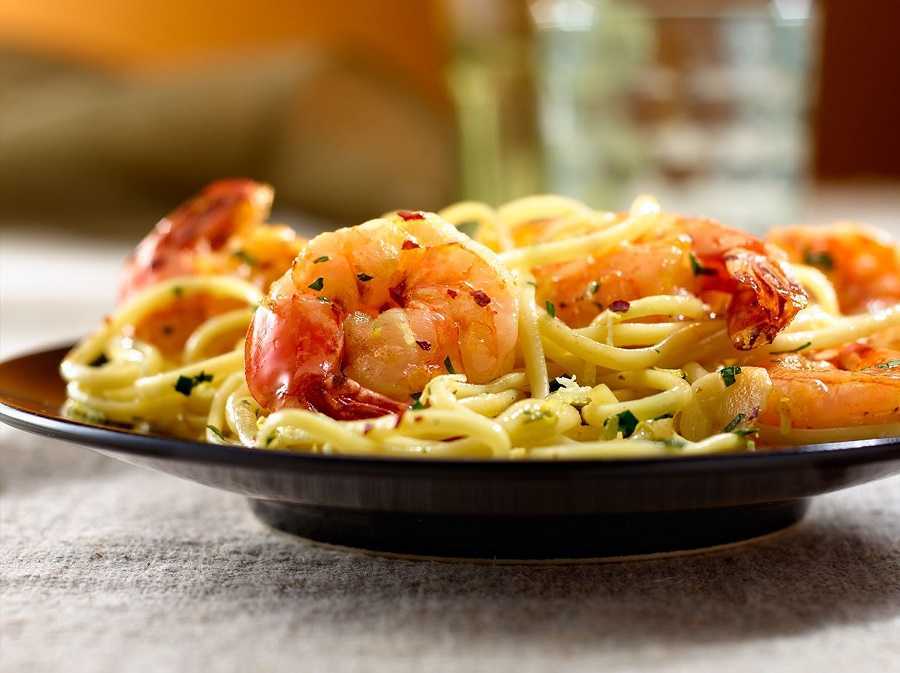 Pasta con camarones a la mantequilla y limón: así se prepara