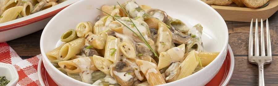 Pasta con crema y champiñones