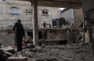 Israel profundiza su ofensiva en Jan Yunis mientras prepara la incursión en Rafah. EFE/EPA/HAITHAM IMAD