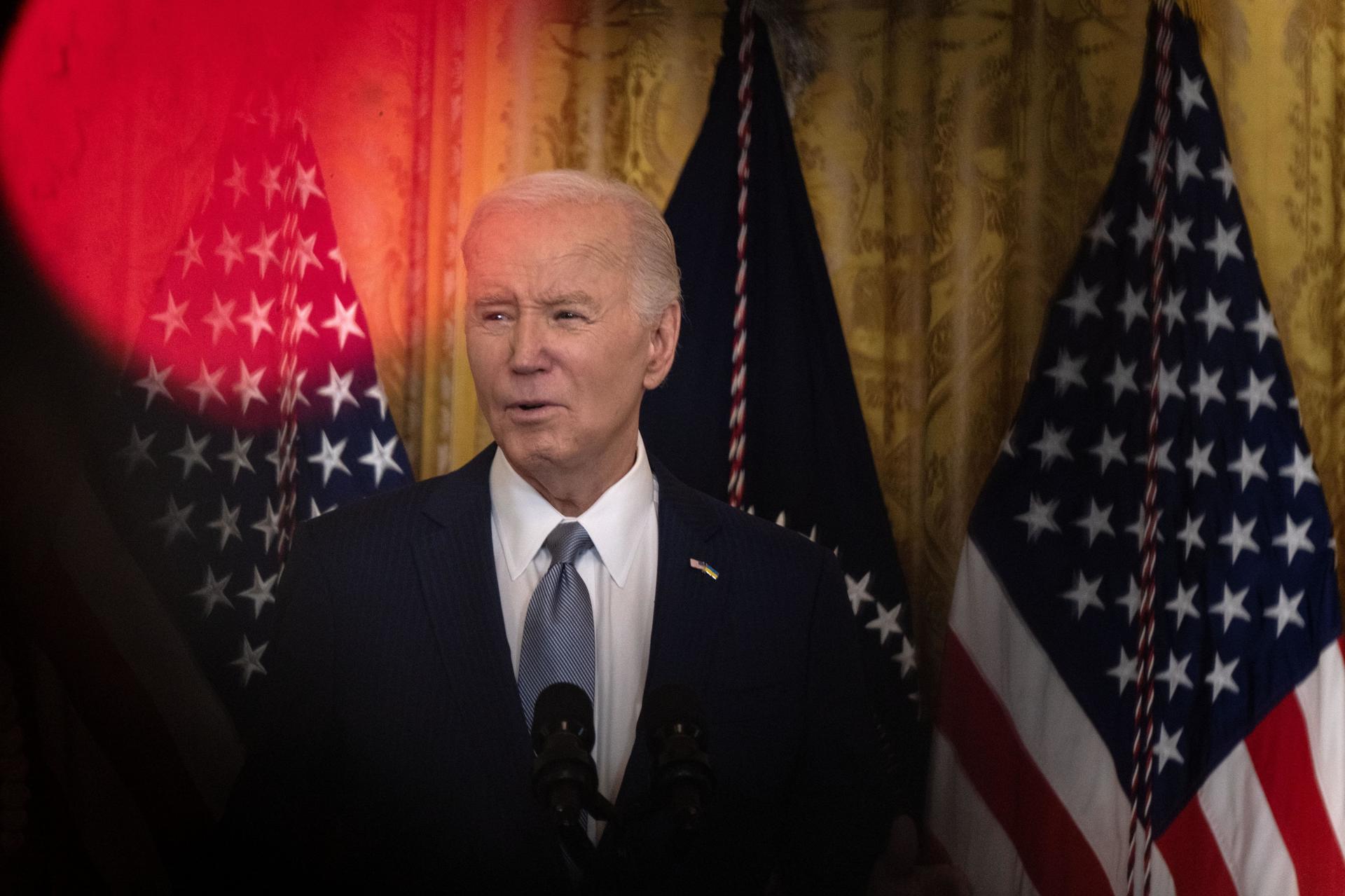 El presidente de EE.UU., Joe Biden, habla durante un acto en la Casa Blanca, este 23 de febrero de 2024, en Washington. EFE/ Leigh Vogel/Pool