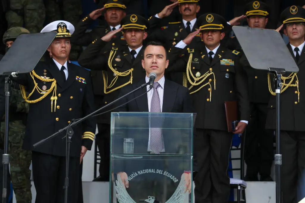 El presidente de Ecuador, Daniel Noboa (c), en una fotografía de archivo. EFE/José Jácome