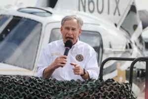 Foto de archivo del gobernador de Texas, Greg Abbott. EFE/EPA/ADAM DAVIS