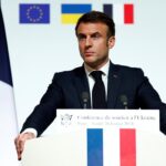 El presidente de Francia, Emmanuel Macron, habla durante una conferencia de prensa en el Palacio del Elíseo, en París (Francia). EFE/EPA/Gonzalo Fuentes/Pool