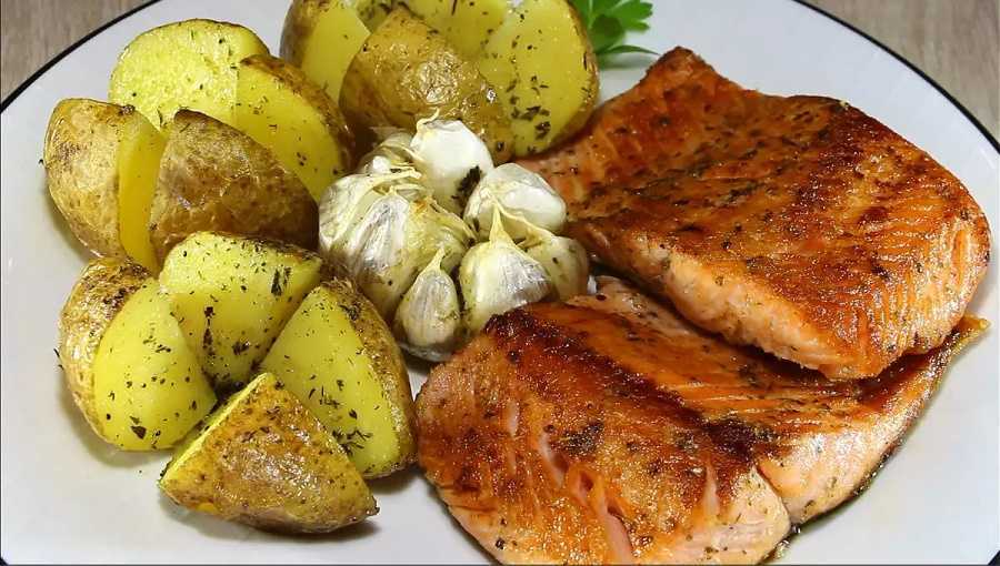 Trucha en salsa de hinojo y limón con papas bravas