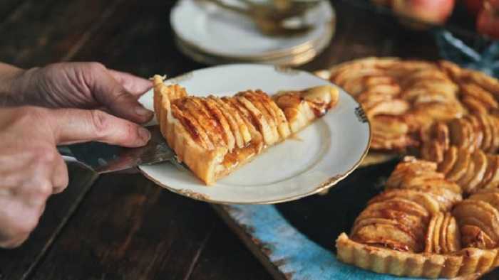 Tarta de manzana de pastelería