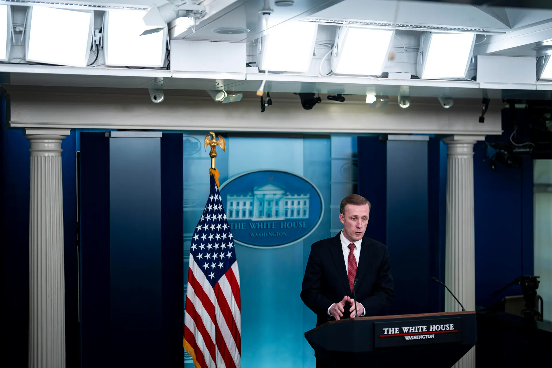 El asesor de Seguridad Nacional de la Casa Blanca, Jake Sullivan, habla durante una conferencia de prensa, en Washington. EFE/EPA/Al Drago/Pool
