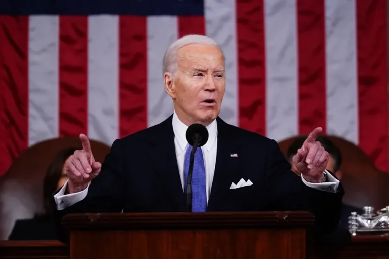 El presidente de EE.UU., Joe Biden habla durante el discurso sobre el estado de la Unión en el Capitolio en Washington (EE.UU.). EFE/EPA/SHAWN THEW / POOL