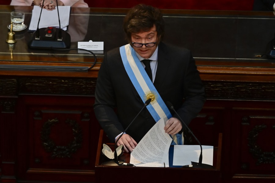El presidente Javier Milei pronuncia su discurso al inicio de las sesiones ordinarias este viernes, en la Cámara de Diputados, en Buenos Aires (Argentina). EFE/Matías Martin Campaya