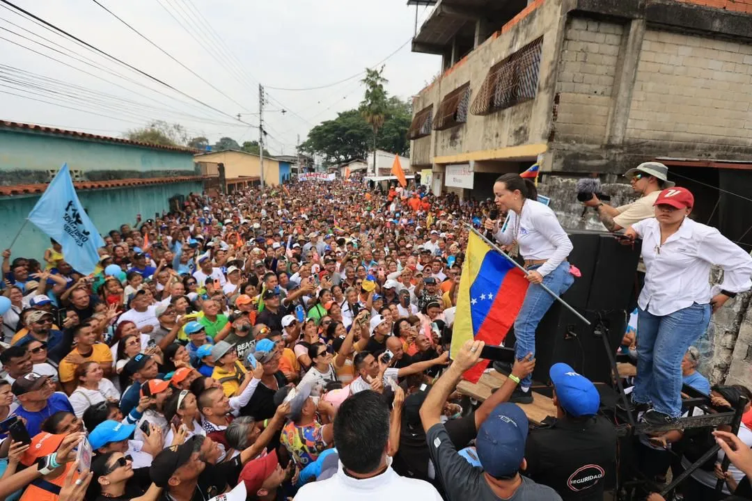Fotografía cedida por prensa de María Corina Machado de la política durante un acto de proselitismo, en Barinas (Venezuela). EFE/Prensa de María Corina Machado